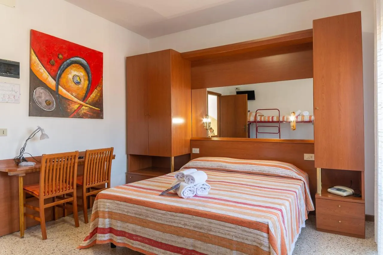 Hotel Laura Cavallino-Treporti 0*,