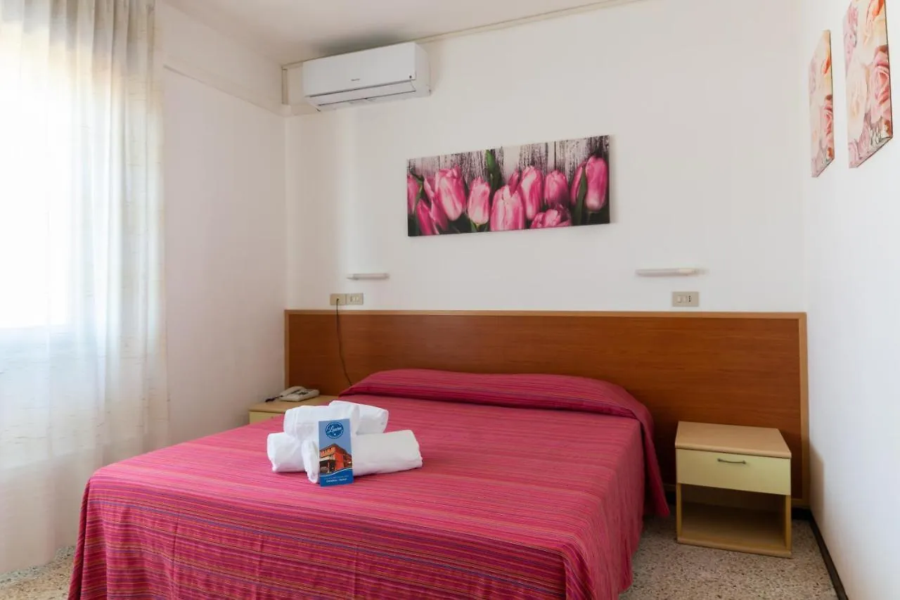 Hotel Laura Cavallino-Treporti 0*,  Italy