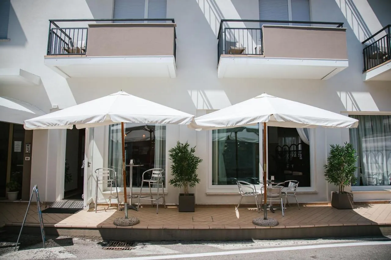 Hotel Laura Cavallino-Treporti 0*,  Italy